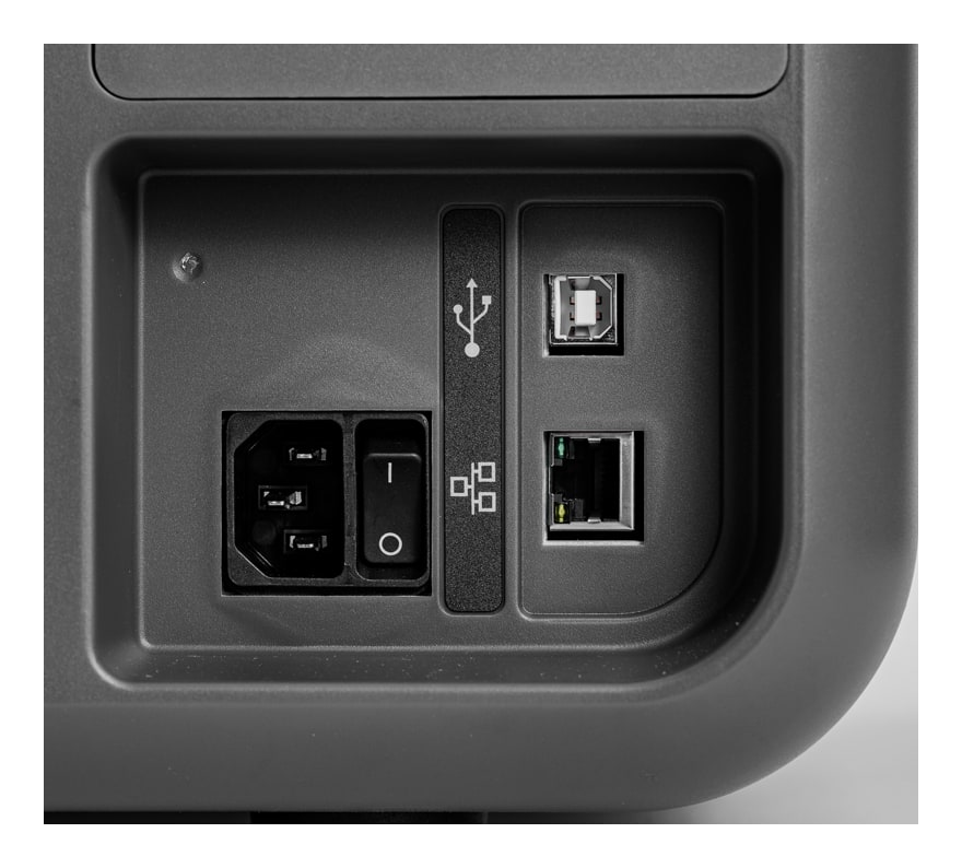 Panel złączy — gniazdo zasilania z wyłącznikiem, USB-B i Ethernet