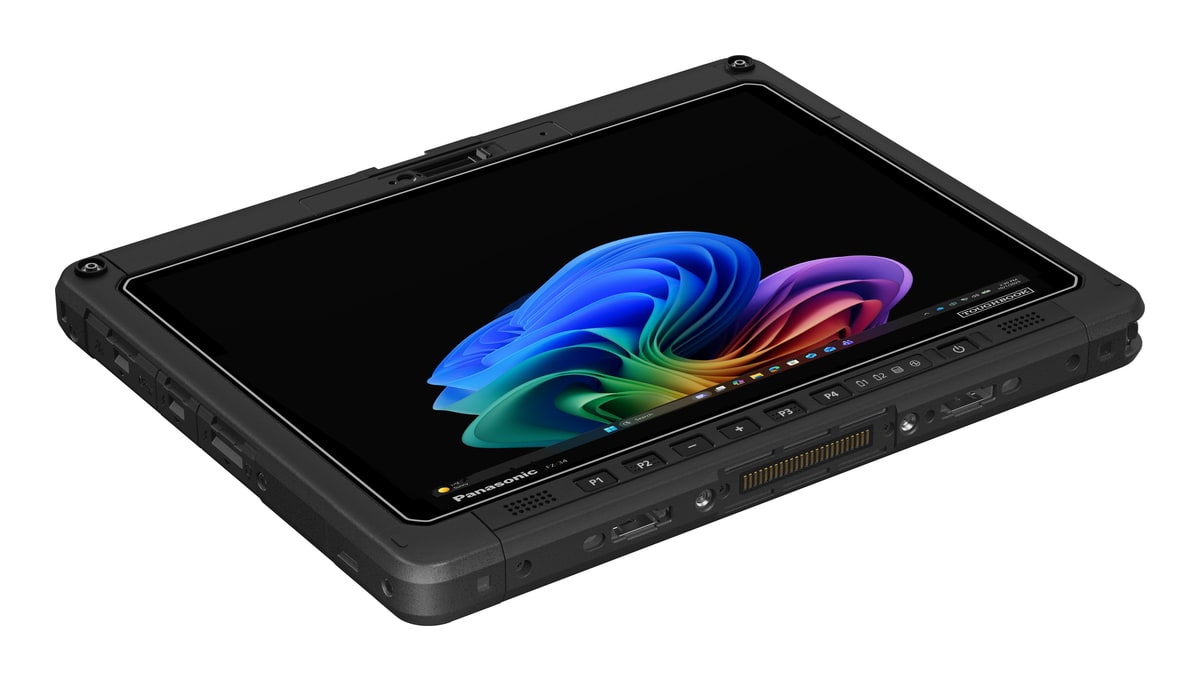 Tablet leżący — ujęcie z boku na porty i klapki złączy