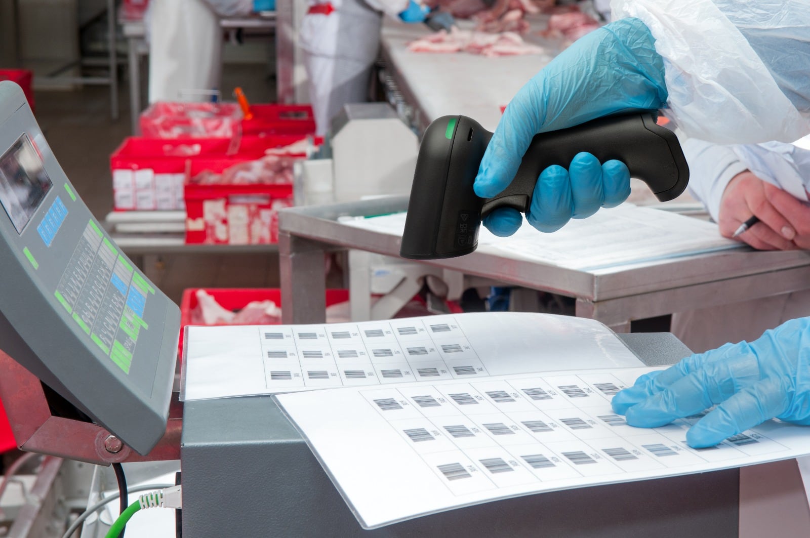 Laboratorium — odczyt kodów z próbek i dokumentów